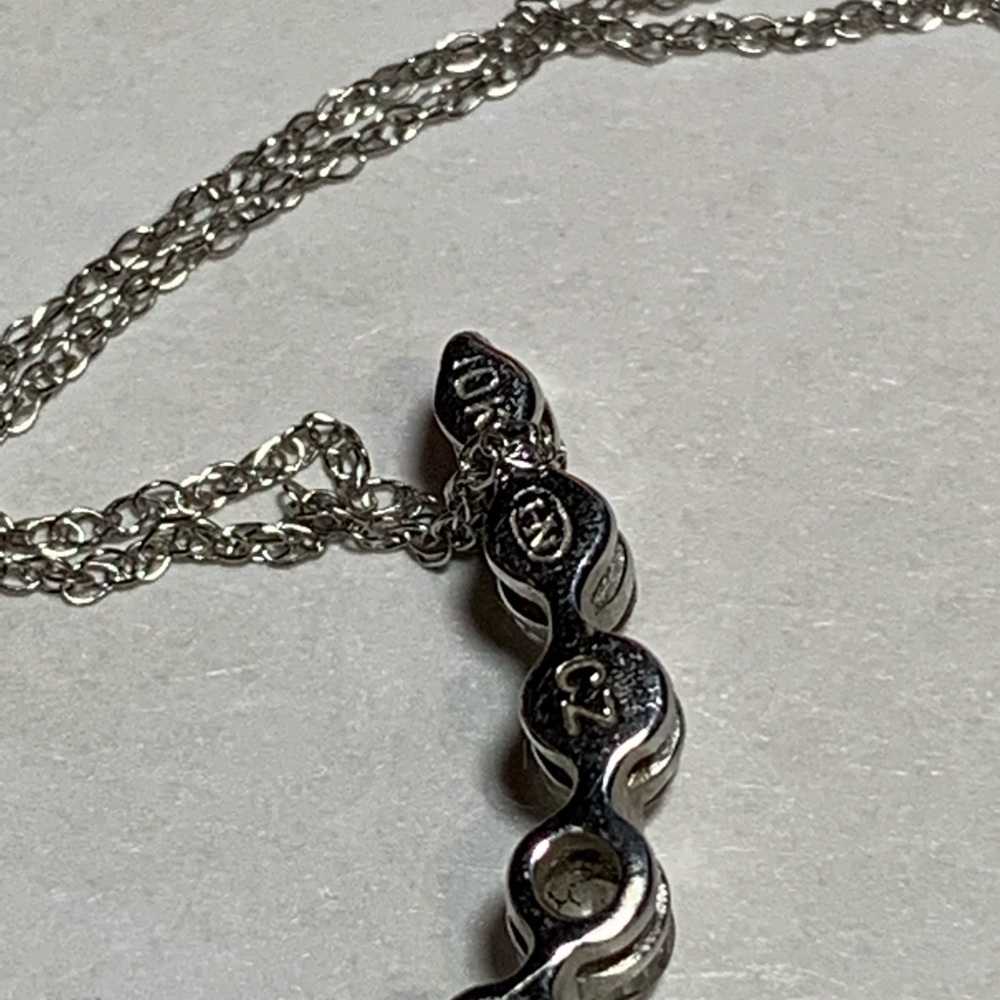 10k white gold necklace CZ stone pendant - Picture 4 of 4